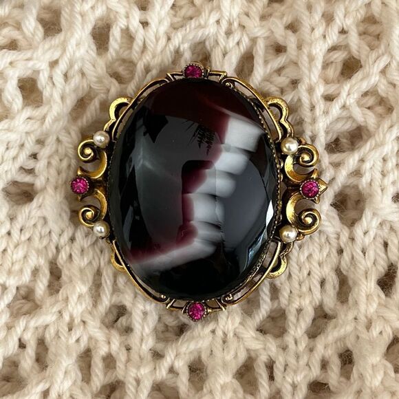 Victorian Style Large Oval Faux Agate Brooch - Original by Robert - Vintage - Picture 1 of 9